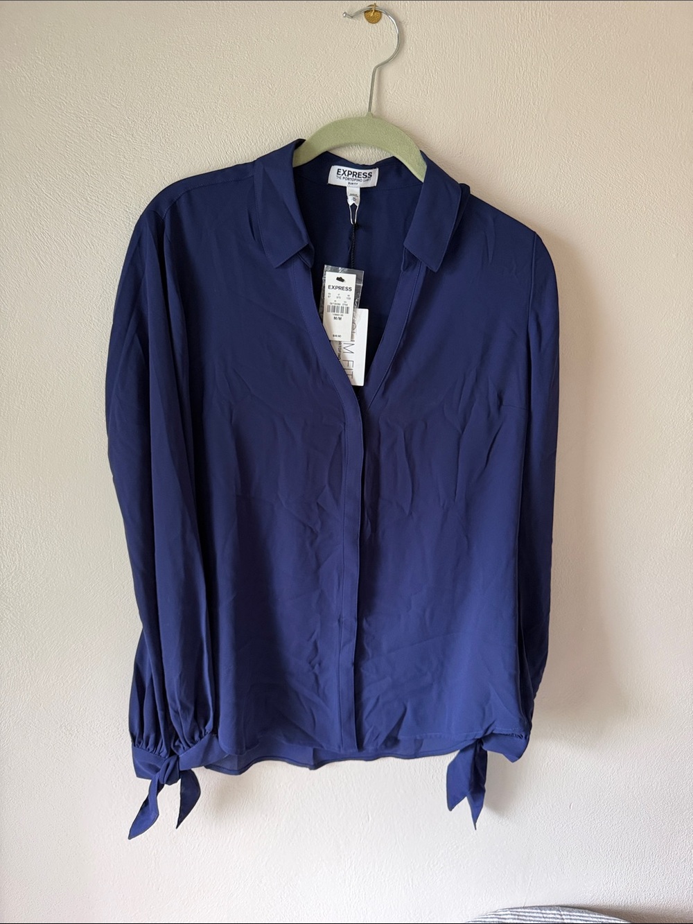 Express women’s blouse 
Size M
Color:navy blue
NWT